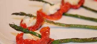 Amapolas de tomate, trigueros y rulo de cabra