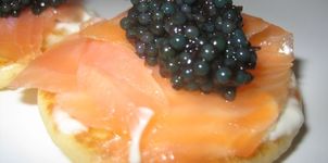 Blinis de salmón y caviar