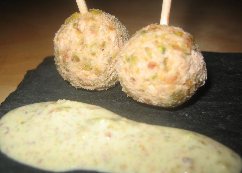 Bolitas de foie con pistachos