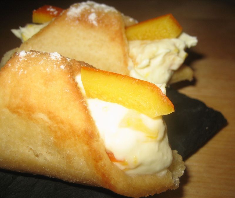 Cannoli de mascarpone y naranja