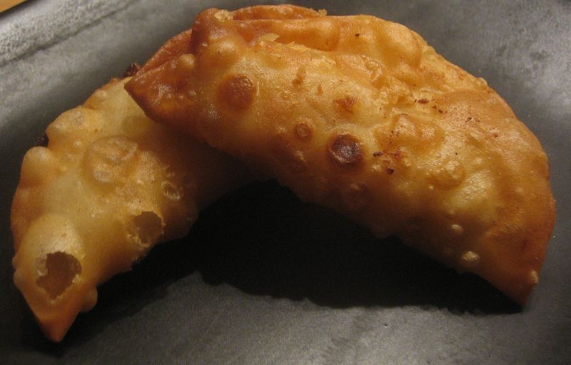 Empanadillas de mango, cilantro y gambas