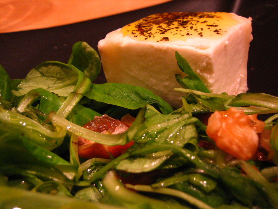 Ensalada de dÃ¡tiles, nueces y rulo de cabra