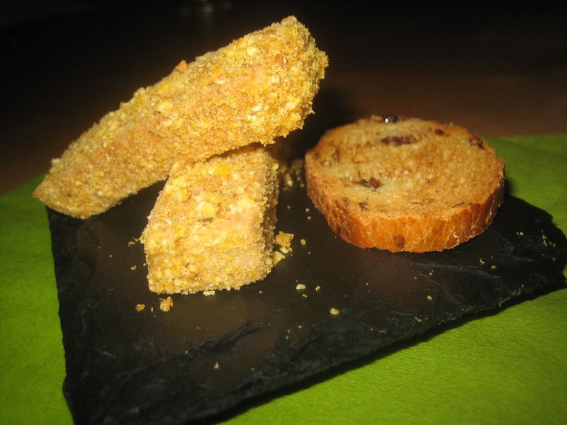 Foie con kikos, violetas y pan de pasas