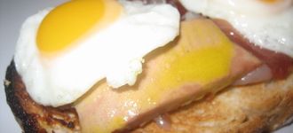 Montaditos de foie y huevos de codorniz