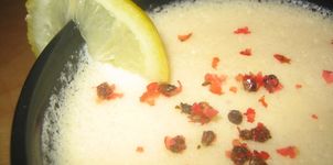 Mousse de chocolate blanco a la pimienta rosa