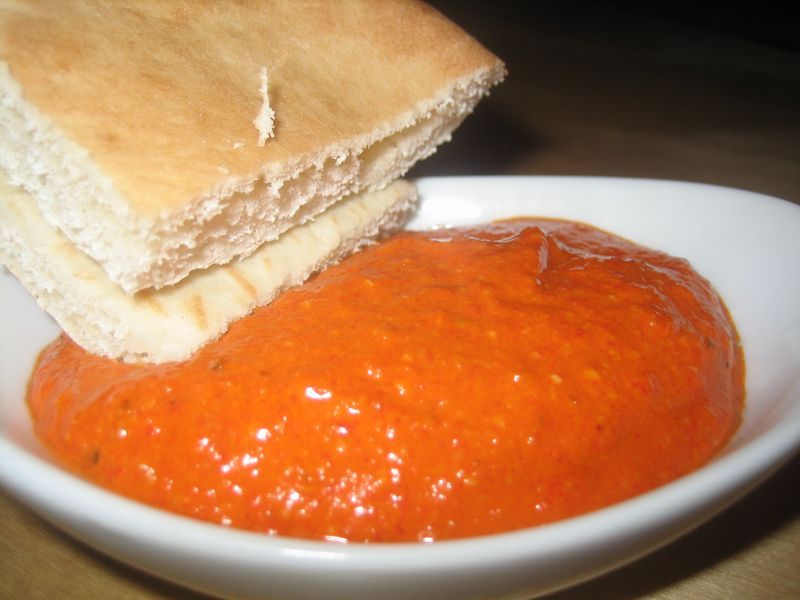 Muhammara (crema de granada, nueces y pimientos)