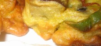 Pakoras con chutney de menta y cilantro