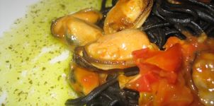 Pasta negra con mejillones al albariÃ±o