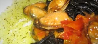 Pasta negra con mejillones al albariÃ±o