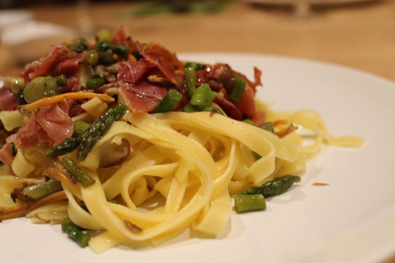 Tagliatelle con trigueros al aceite de trufa