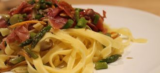 Tagliatelle con trigueros al aceite de trufa