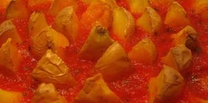 Patatas en cama de tomates