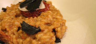 Risotto de tomate seco y ajo negro