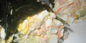 Rollitos de algas y ensalada