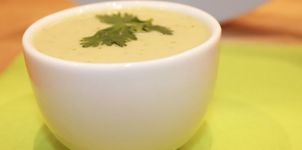 Sopa fría de aguacate y cilantro