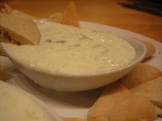 Tzatziki (crema griega de yogur y pepino)